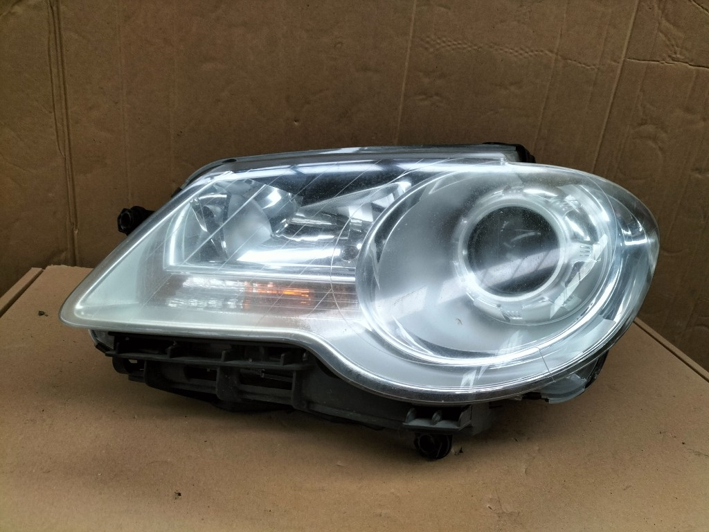 Far stânga VW Touran facelift, 2008, cod: 1T1941005B