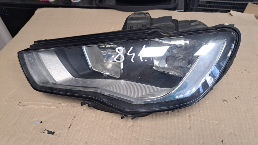 Far stanga Audi A3 8V cod 8V0941003