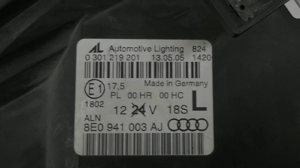 Far stanga Audi A4 B7 SH AUDI 8E0941003A