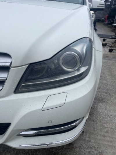 Far stanga Bi-xenon Mercedes c class w204 facelift