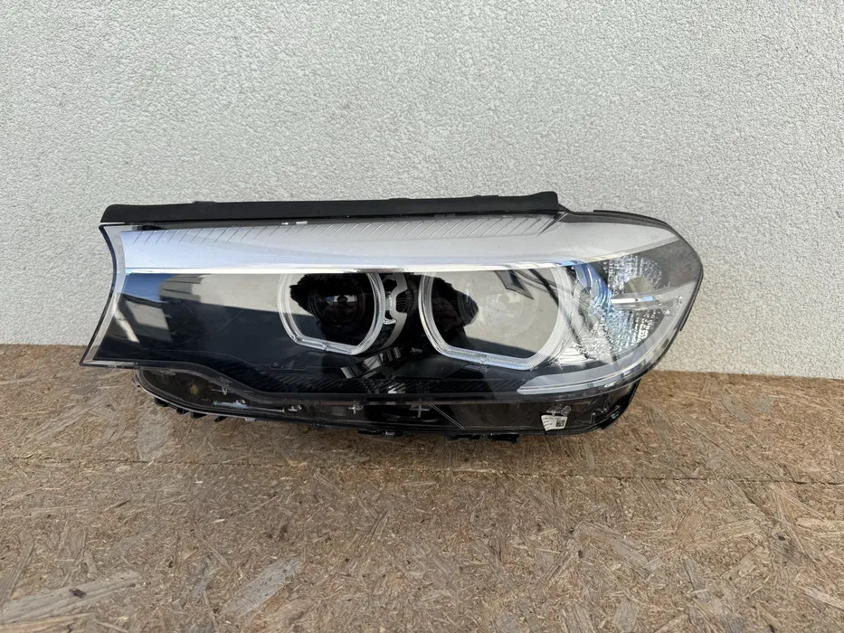 Far stanga BMW Seria 5 G30 G31 LED Original Europa