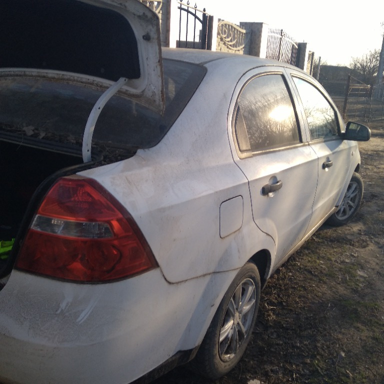 Far stanga Chevrolet Aveo 2007 sedan 1.2