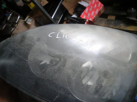 Far stanga Clio II