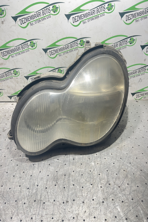 Far stanga cu defect 0 301 166 301 Mercedes-Benz C-Class W203/S203/CL203 [2000 - 2004] Sedan 4-usi C220  CDI MT (143 hp)