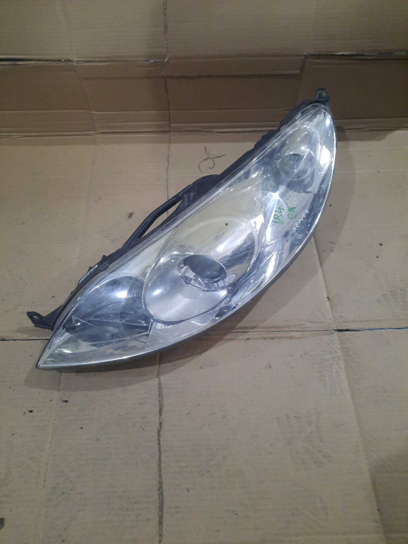 Far stanga cu lupa Peugeot 407 an 2004-2010 [Anglia]