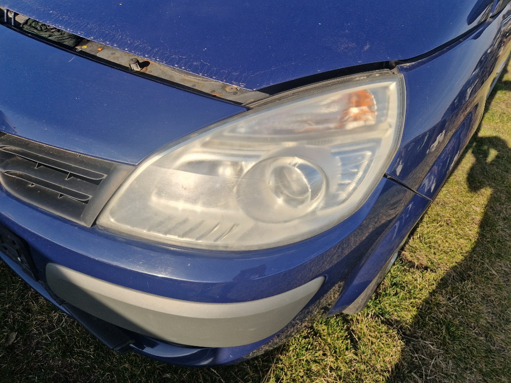 Far stanga cu lupa Renault Scenic an 2006