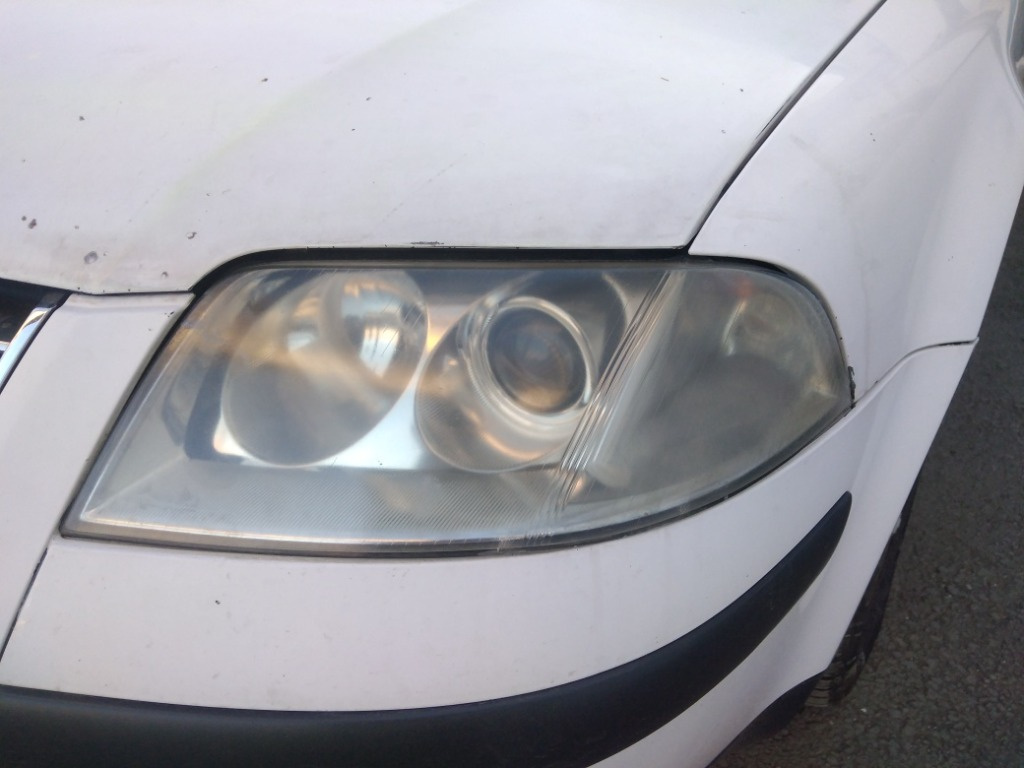 Far stanga cu lupa VW Passat B5.5