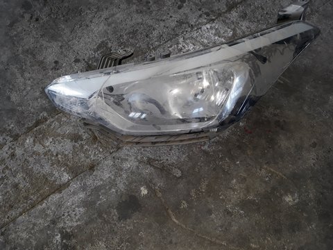 Far stanga cu probleme Hyundai I20 2015 Cod 92102-C8000