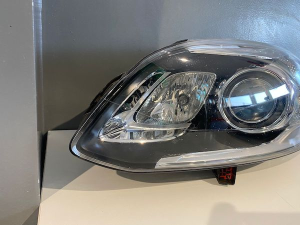 Far stanga cu xenon adaptiv Volvo XC60 F