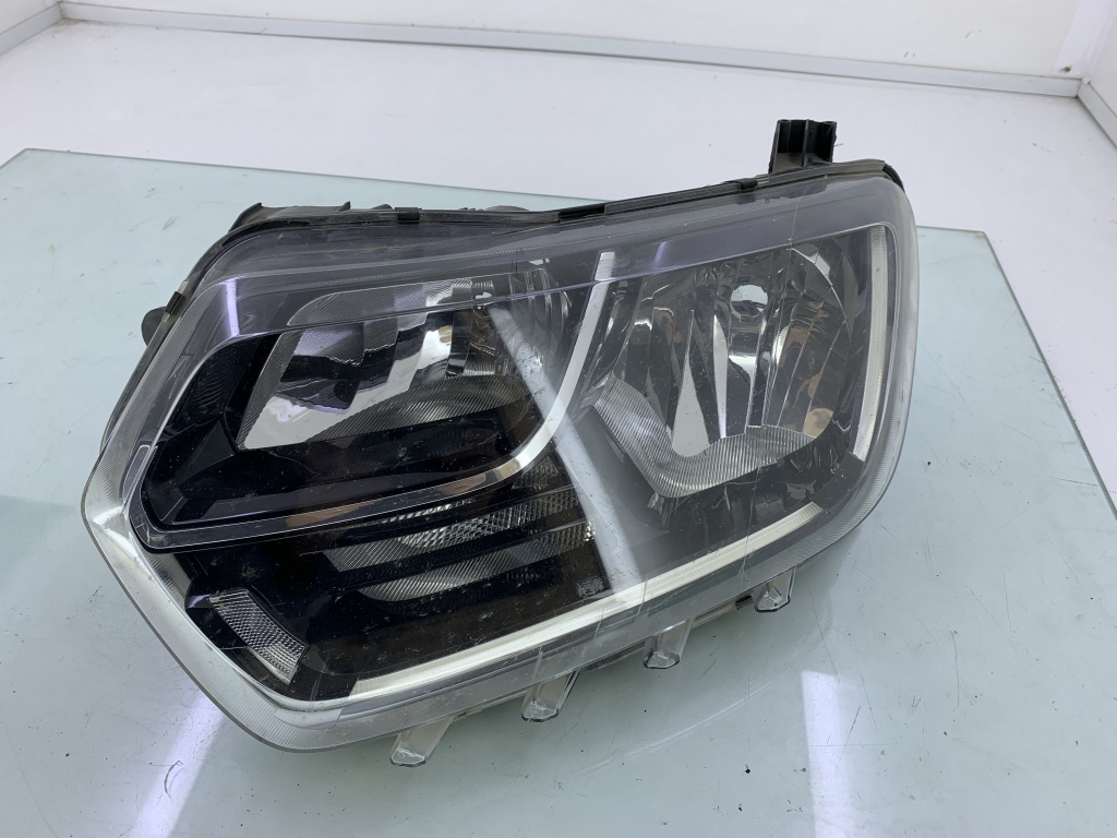Far stanga Dacia DUSTER 260609367R DezP: 35656