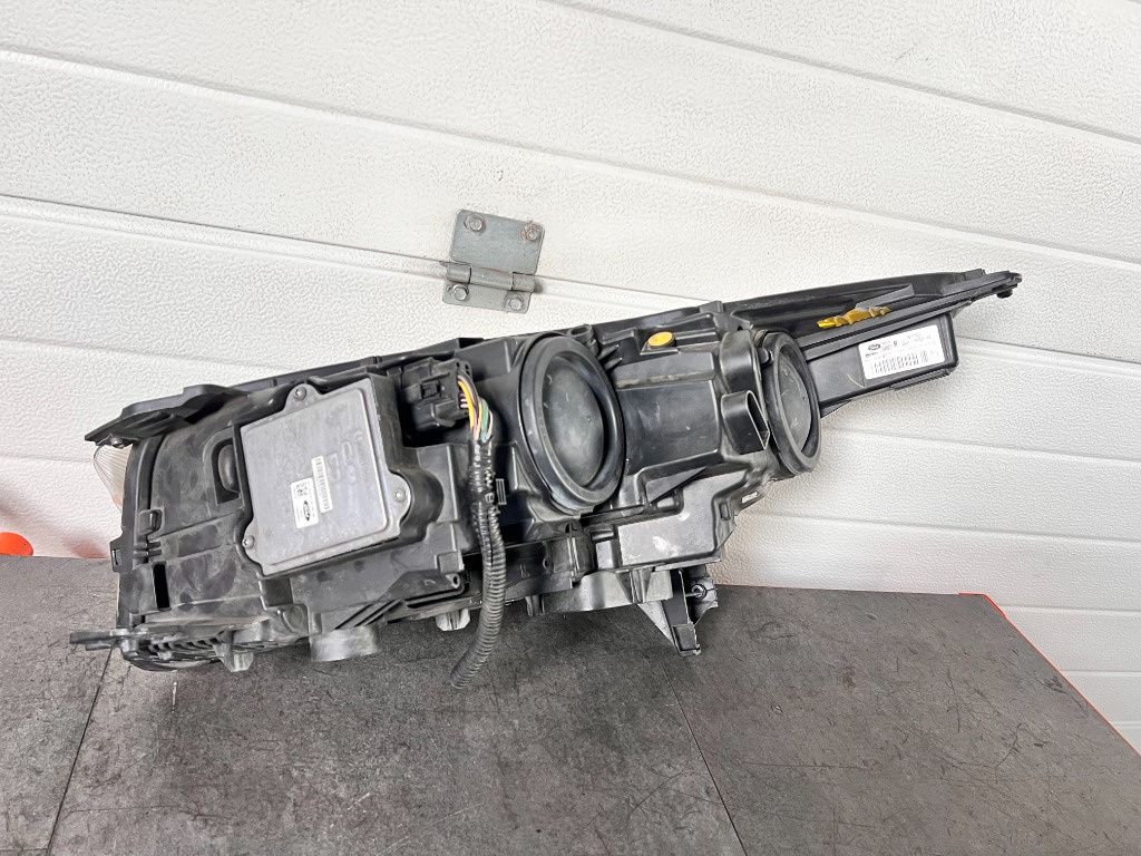 Far stanga/dreapta Halogen Ford Kuga 2 F