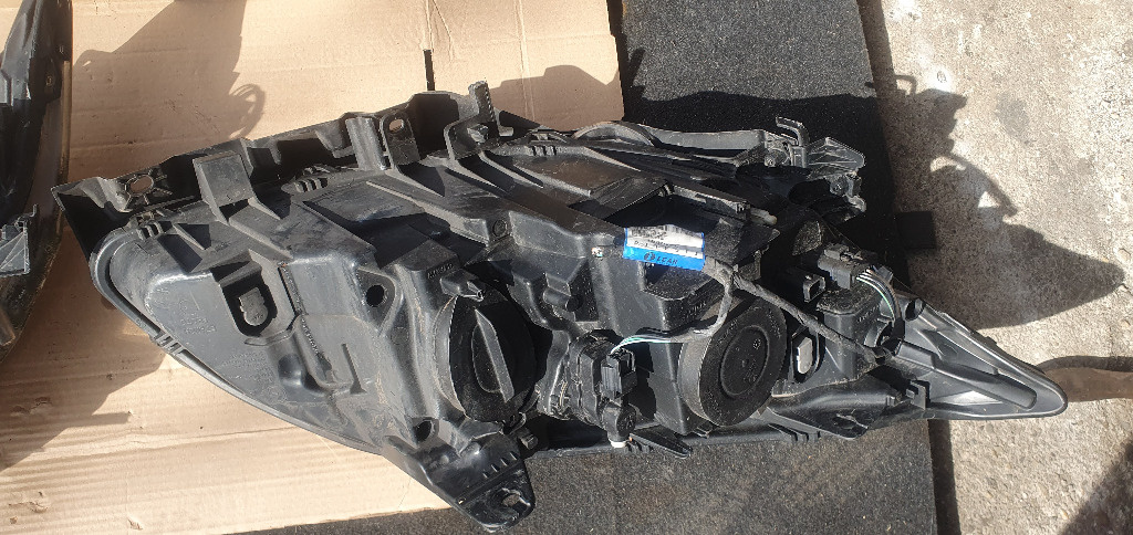 FAR STANGA DREAPTA RENAULT LAGUNA 3 COD 