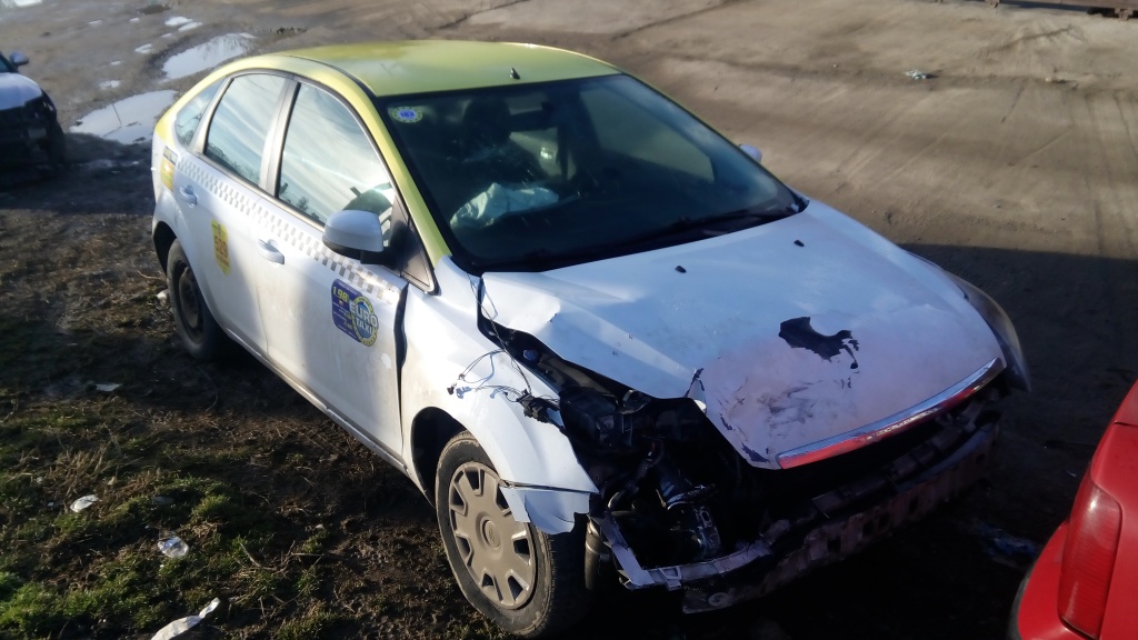 Far stanga Ford Focus 2010 Hatchback 1.6