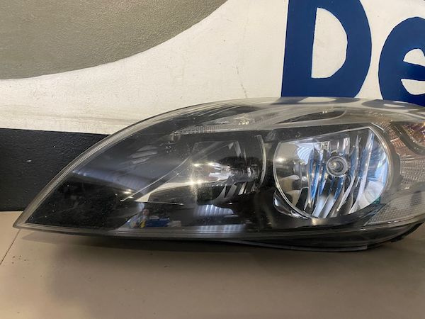 Far stanga halogen Volvo V40 2012+ 31283