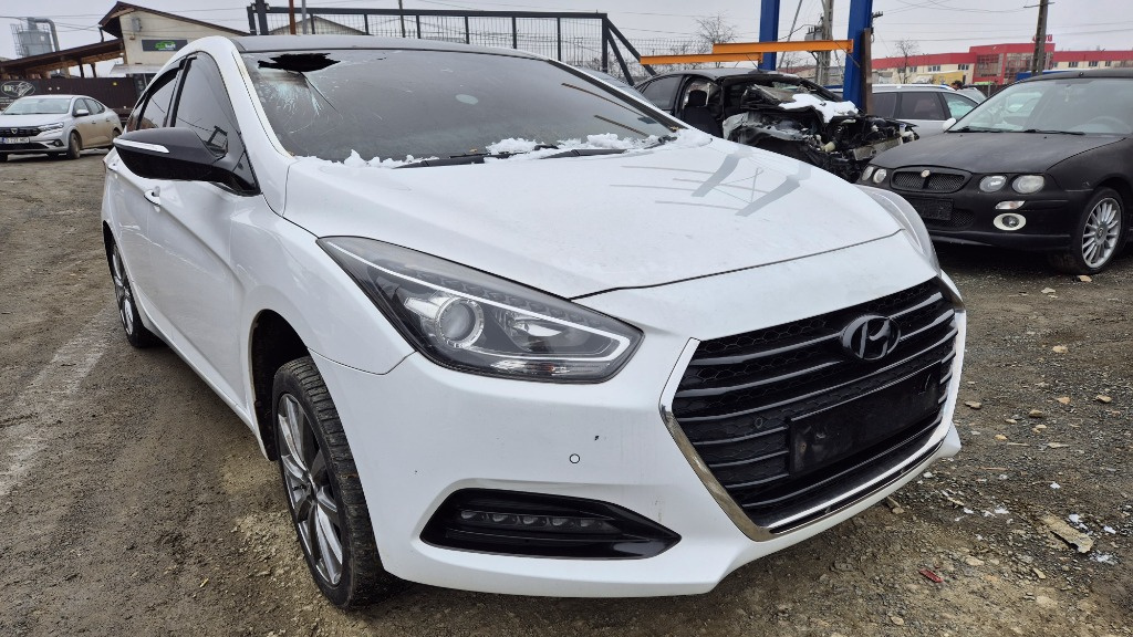 Far stanga Hyundai i40 2015 berlina 1.7 Tci