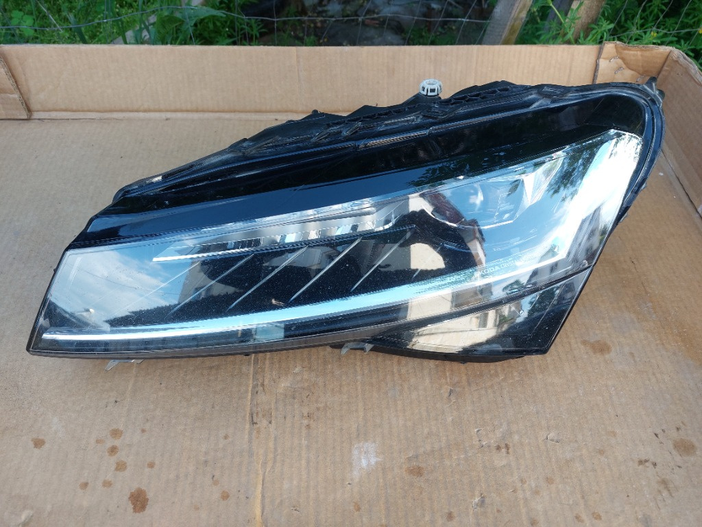 Far stanga Led Skoda Superb 3 Facelift Crystal Lighting 2019 2020 2021 cod 3V1941015D