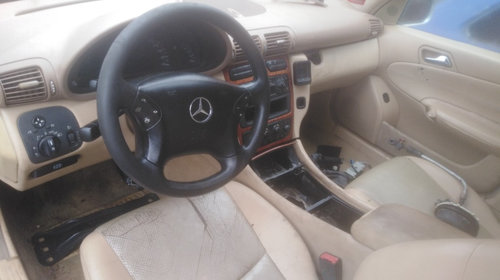 Far stanga Mercedes C-Class W203 2001 Se