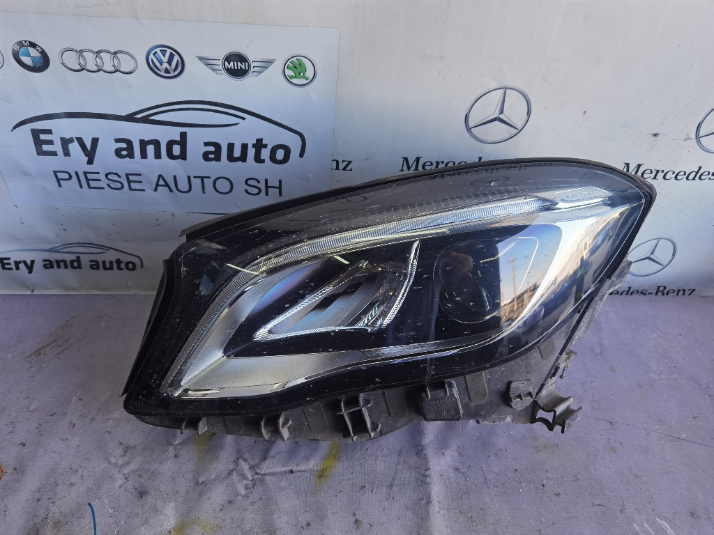 Far stanga Mercedes Gla x156 an 2017