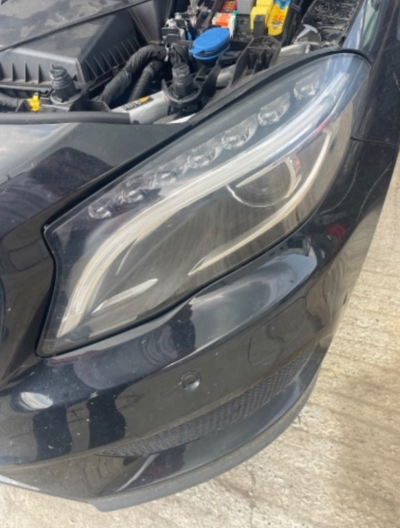 Far stanga Mercedes Gla x156 de Europa bixenon