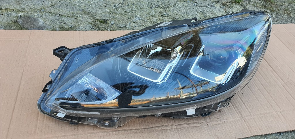 Far stanga model cu led Ford Kuga 2020 2021 2022 2023