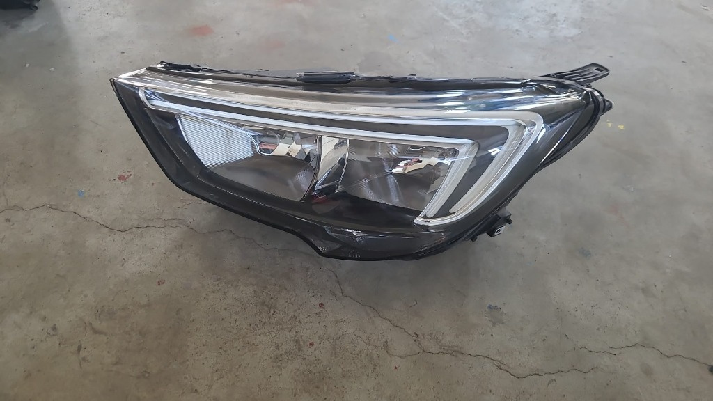 Far stanga Opel Crossland X