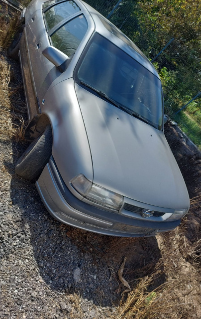 Far stanga Opel Vectra A [1988 - 1995] Sedan 1.6 MT (75 hp)