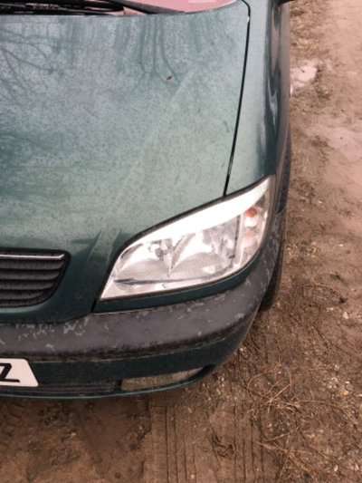 Far stanga Opel zafira 2002