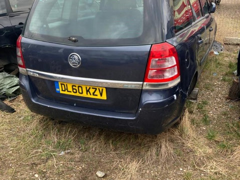 Far stanga Opel Zafira B 2011 break 1.7