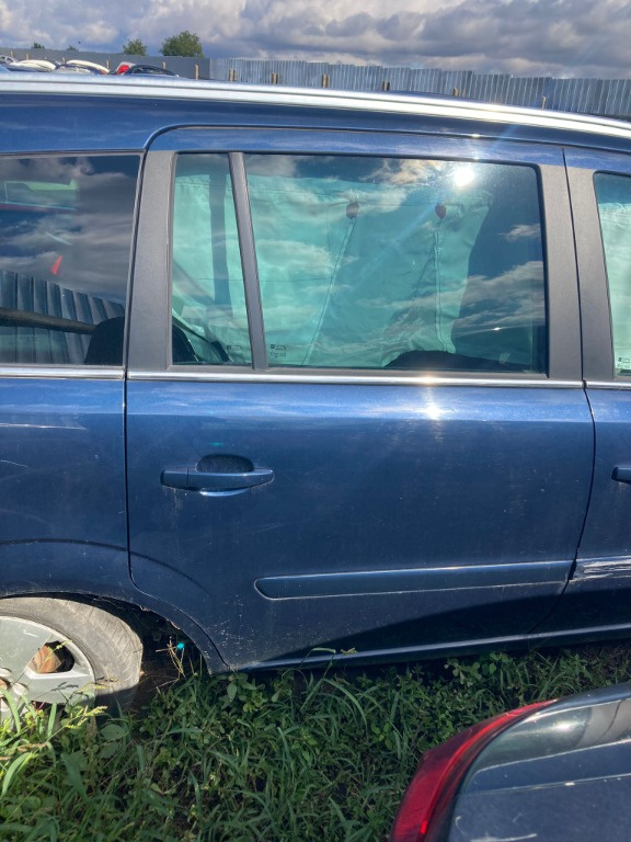 Far stanga Opel Zafira B 2011 break 1.7