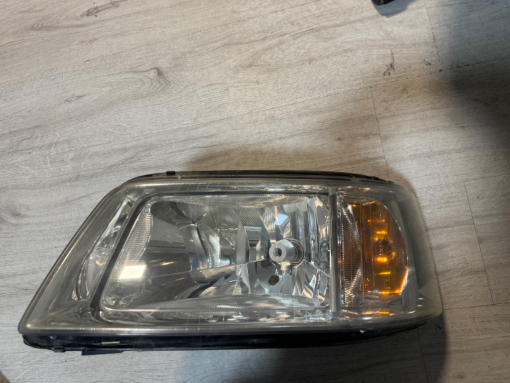 Far stanga pentru VW T5 An 2006 de Europa