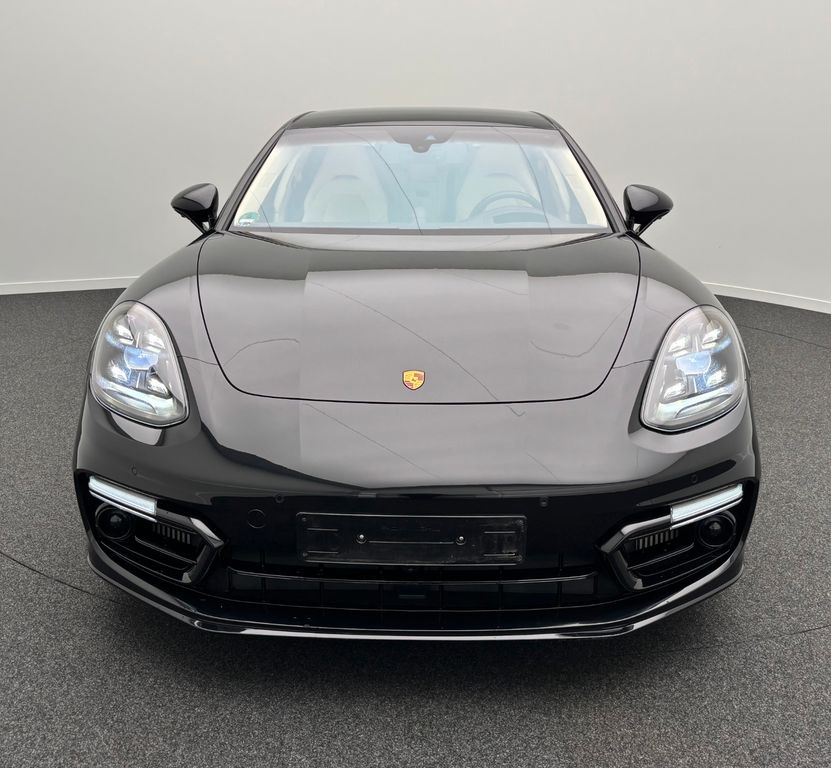 Far stanga Porsche Panamera 2020 Limuzin