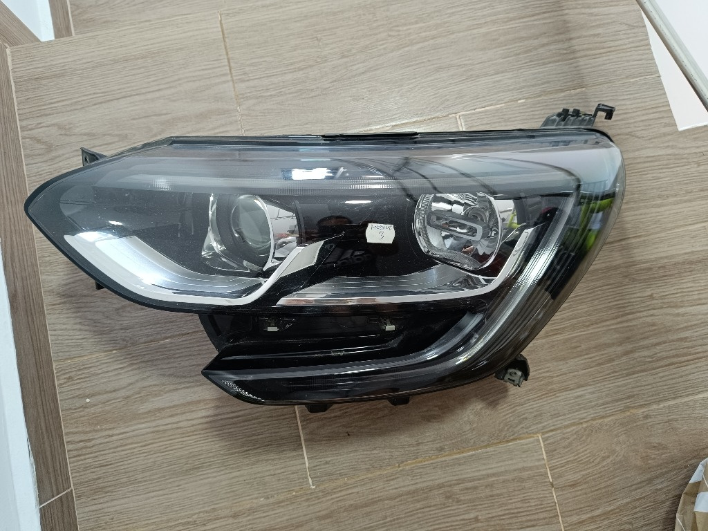 Far stanga Renault Megane 4 260601122R 2