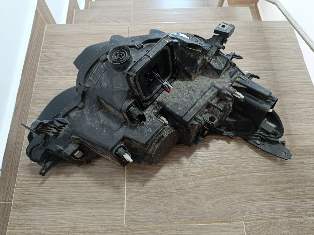Far stanga Renault Megane 4 260601122R 2