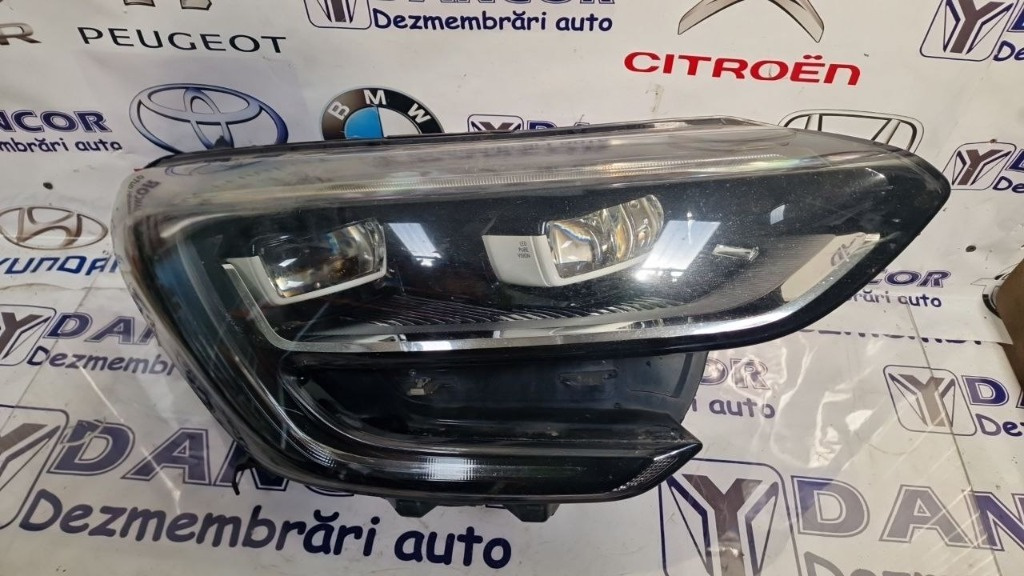 FAR STANGA RENAULT MEGANE 4 - AN 2017 - COD 260103857R PRINDERI RUPTE!!