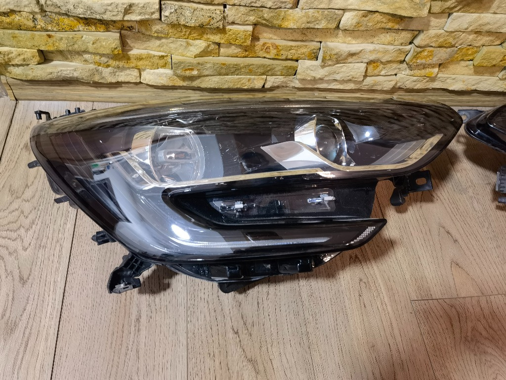 Far stanga Renault Megane IV led far dre