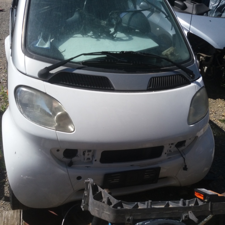 Far stanga sau dreapta smart fortwo din 2001