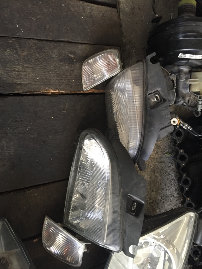 Far stanga si dreapta Seat Arosa din 2000 cu si fara semnalizare