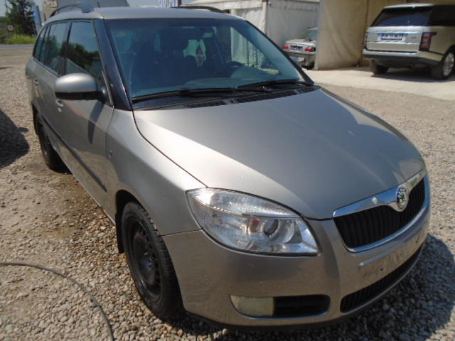 Far stanga Skoda Fabia 2008 Break 1.6