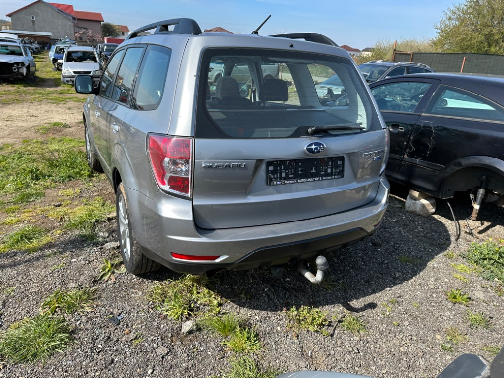 Far stanga Subaru Forester 2010 Hatchbac