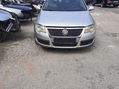 Far stanga Volkswagen Passat B6 2005 Combi 1.9