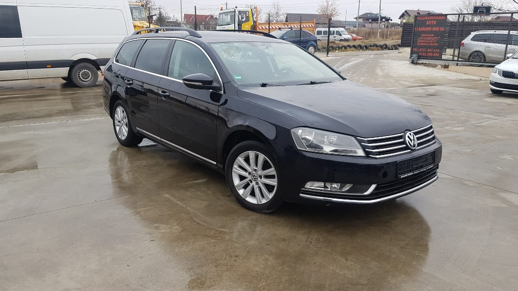 Far stanga Volkswagen Passat B7 2014 break 1.4