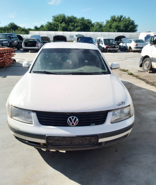 Far stanga Volkswagen VW Passat B5 [1996 - 2000] Sedan 4-usi 1.9 TDI MT (110 hp)