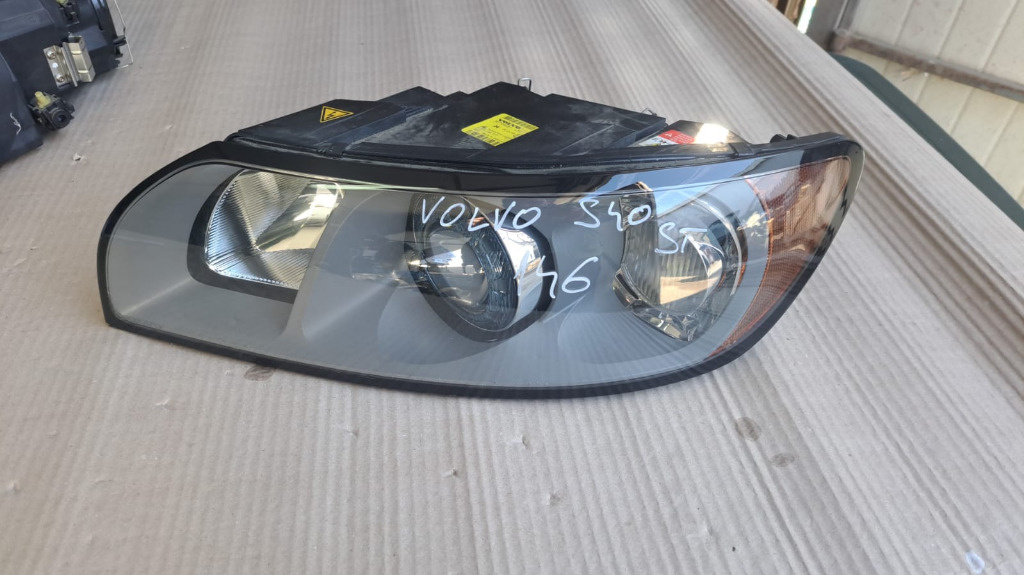 Far stanga Volvo S40 II 2004-2010 cod 30744681