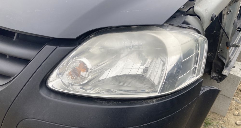 Far stanga VW Fox