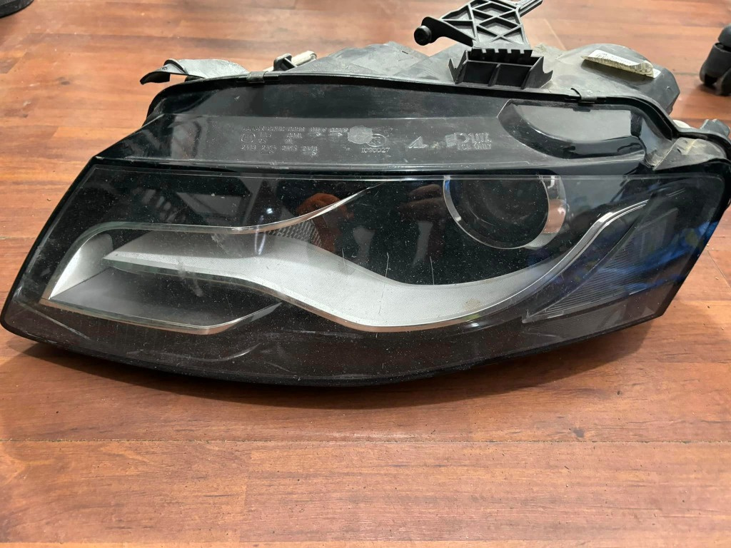 FAR STANGA XENON AUDI A4 DIN 2010-8k0941003C