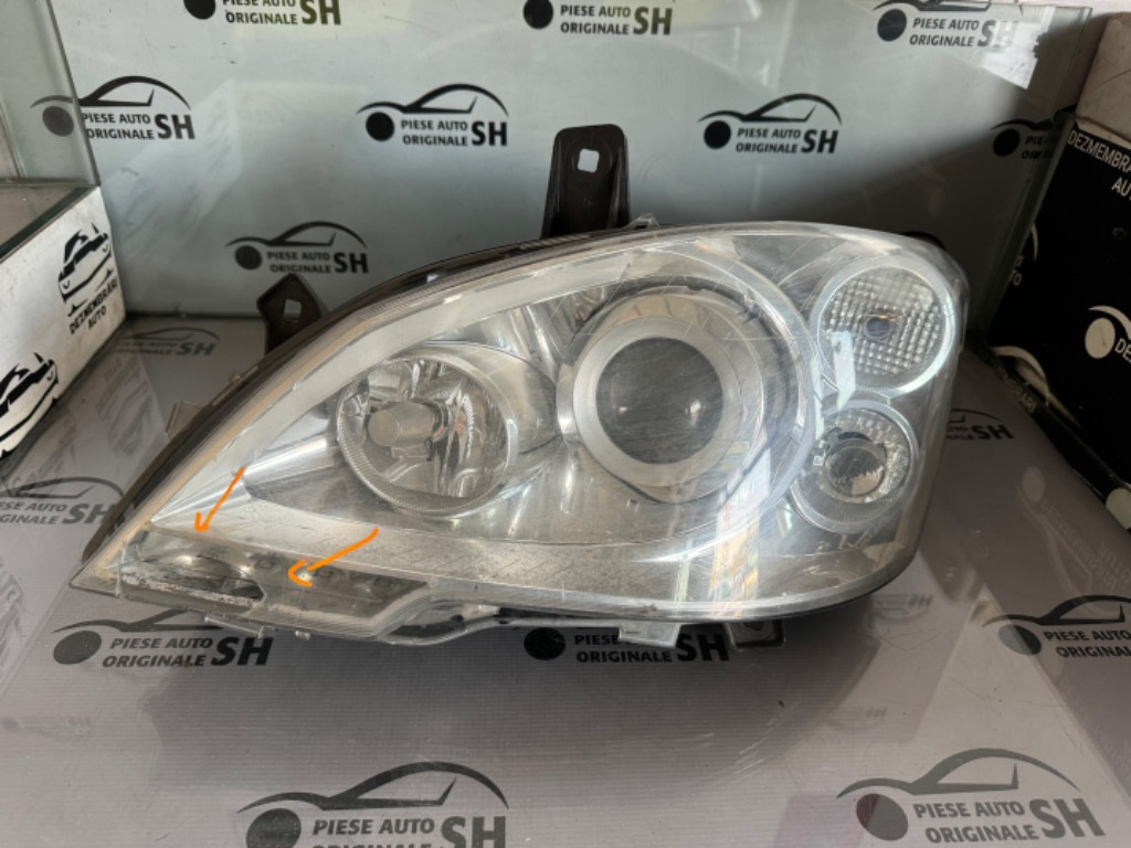 Far stanga Xenon Mercedes Vito 639 cu lumina de zi original cu defect cod A6398202861