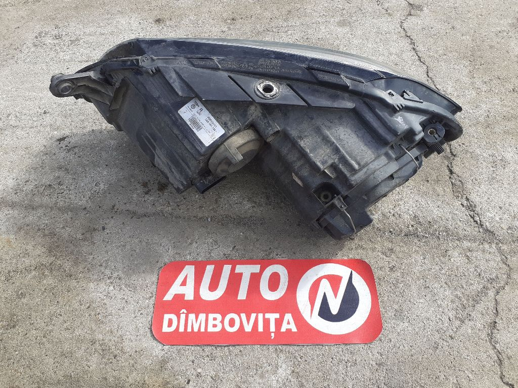 FAR XENON DREAPTA VOLKSWAGEN PASSAT B7 2013 OEM:3A