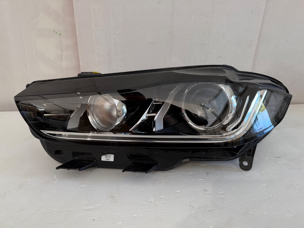 Far xenon stânga Jaguar XE X760 2015/2019 GX73-13W030-EG