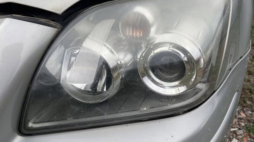 Faruri halogene cu lupa Toyota Avensis t