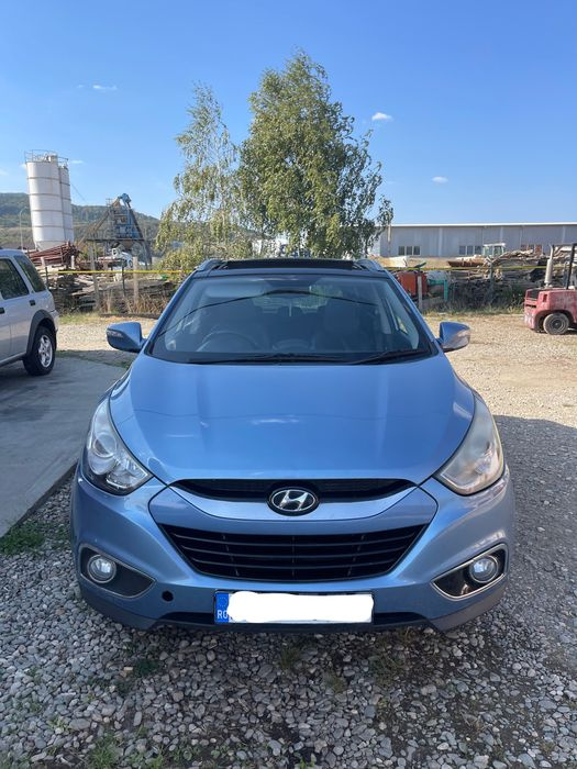 Faruri Hyundai ix35 far stânga dreapta